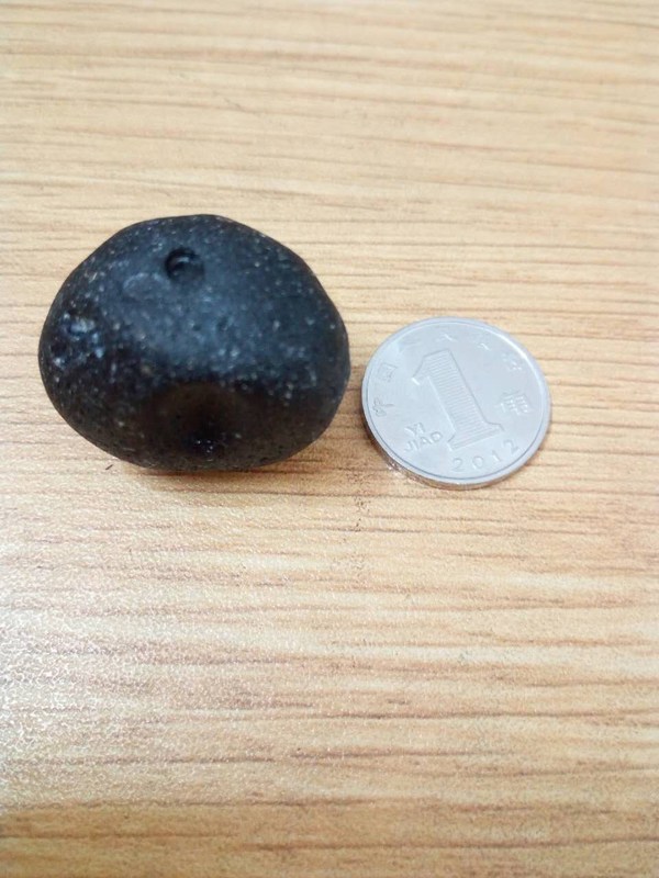 玻璃陨石雷公墨重16克品相大气印微孔墨