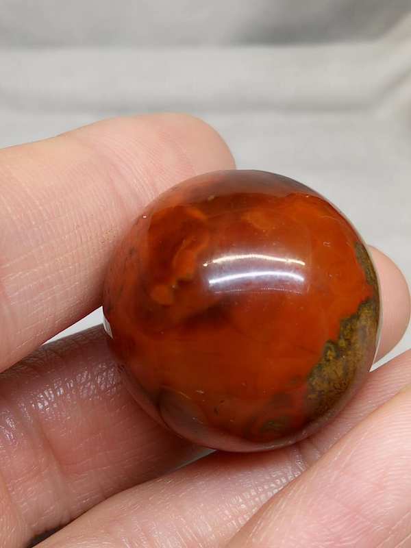 战国红精品圆珠颜色红艳带有草花无裂无瑕疵直径