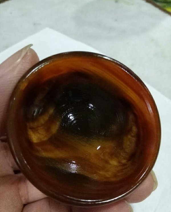 老房清理出來的一對犀牛角還是猛獁角杯裡面有魚子紋