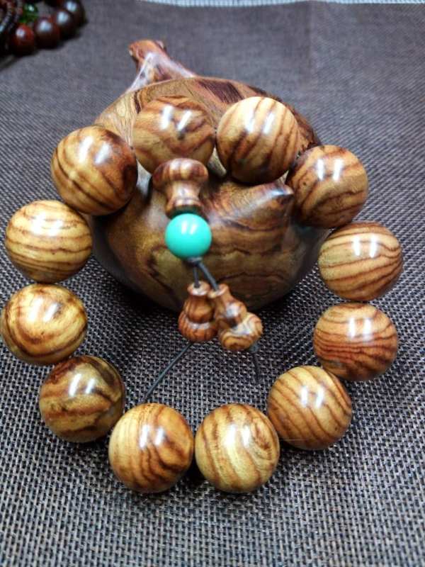 g071名称海南黄花梨佛珠手串品相玻璃底