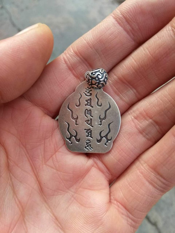 精品足银精雕弥勒佛吊坠背刻六字真言辟邪转运