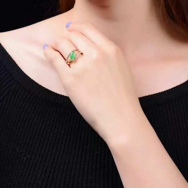 翡翠帝王绿18k金镶工艺豪华戴妃款戒指,水头足,满