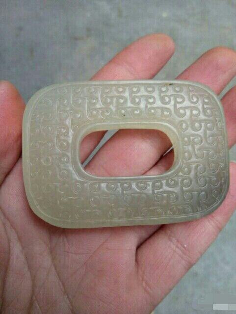 古雕回纹玉璧【尺寸】68*48*8mm细节处看典型