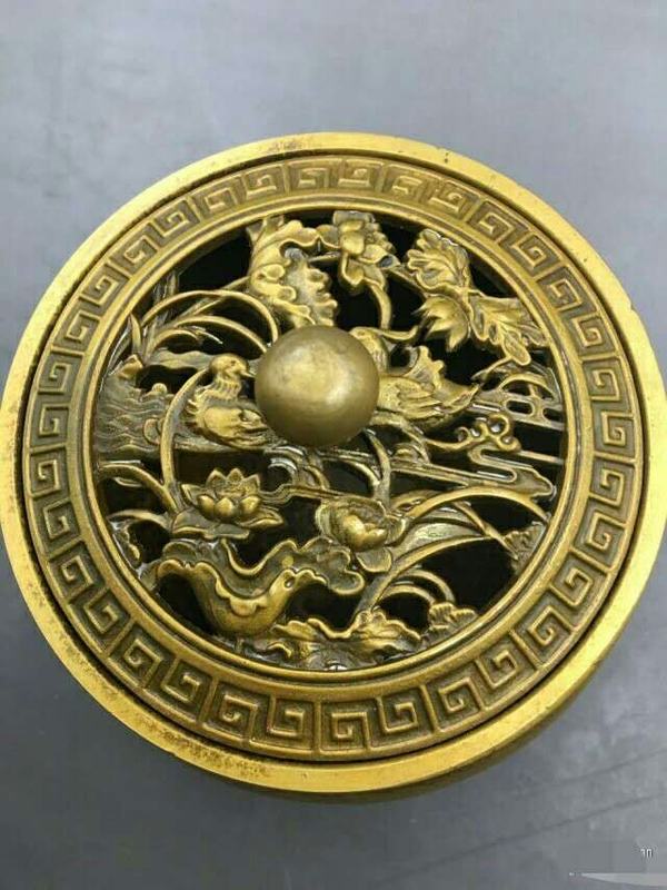 清代飞云阁纯铜鸳鸯戏水镂空雕刻回纹香炉现