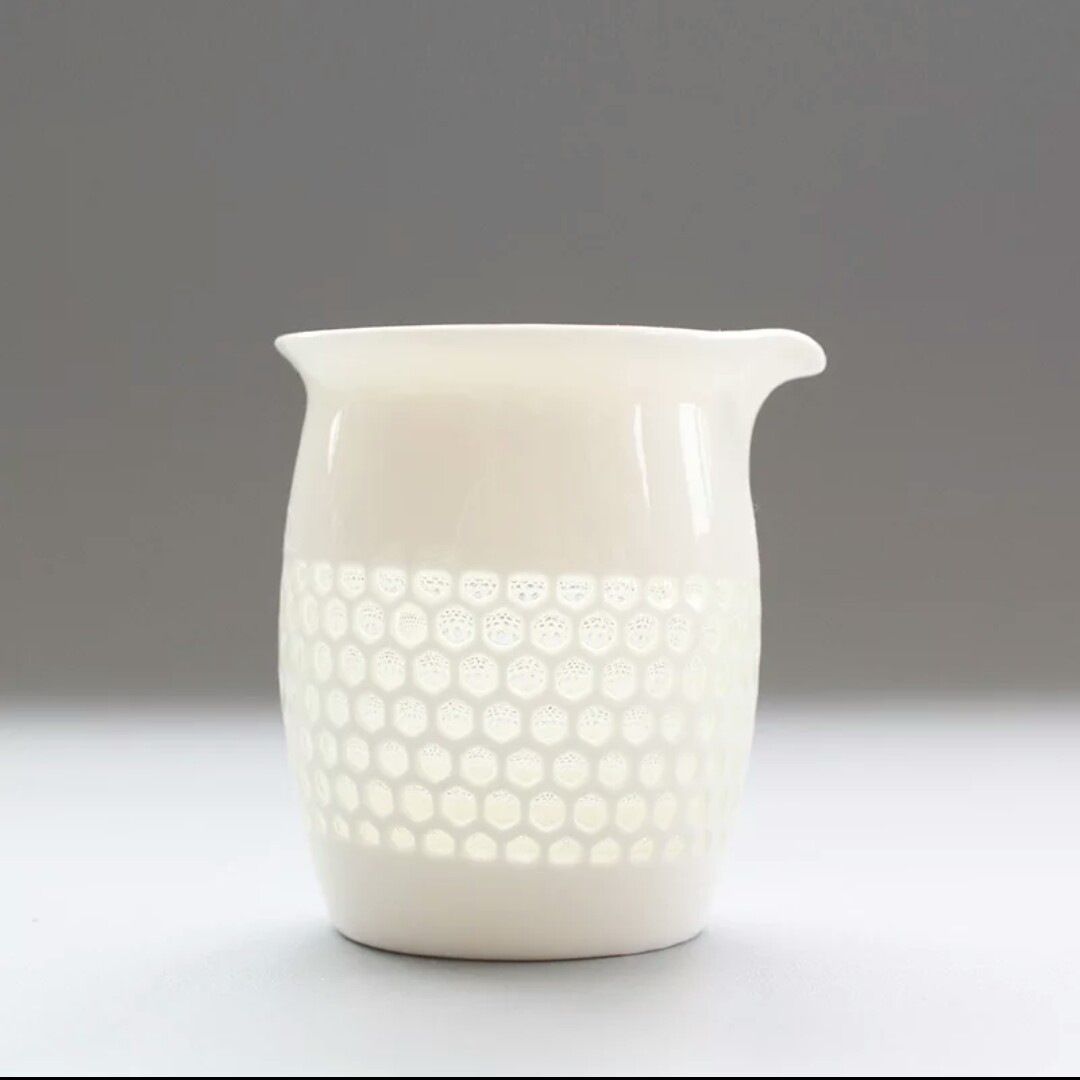 景德镇玲珑镂空公道杯蜂窝茶杯