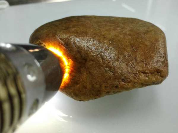 缅甸翡翠大马坎原石重量约387克简介水石料