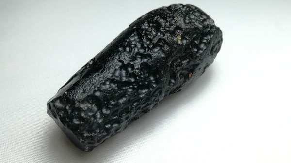 玻璃陨石虫纹长条原石点击左上角头像