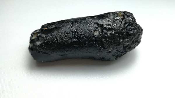 玻璃陨石虫纹长条原石点击左上角头像