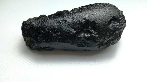 玻璃陨石虫纹长条原石点击左上角头像