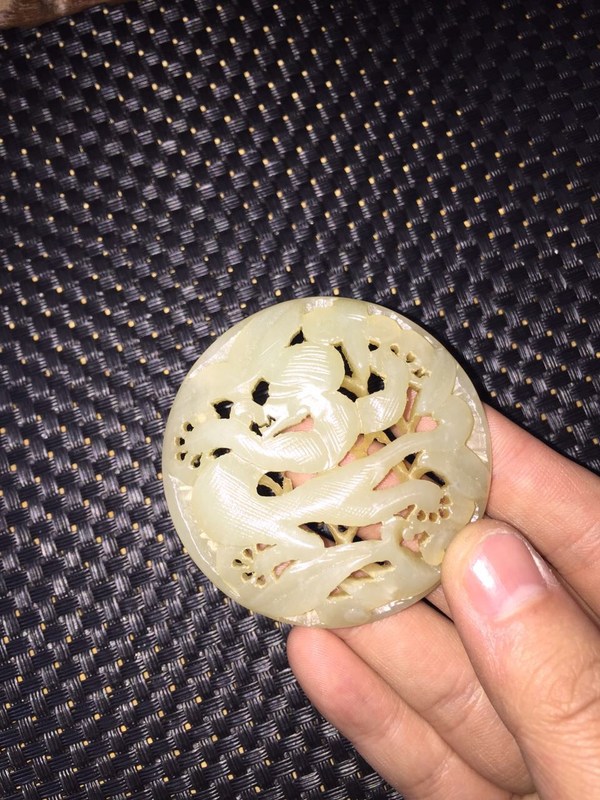 老玉辽金老和田玉拉丝镂空浮雕玉龙直径56厚