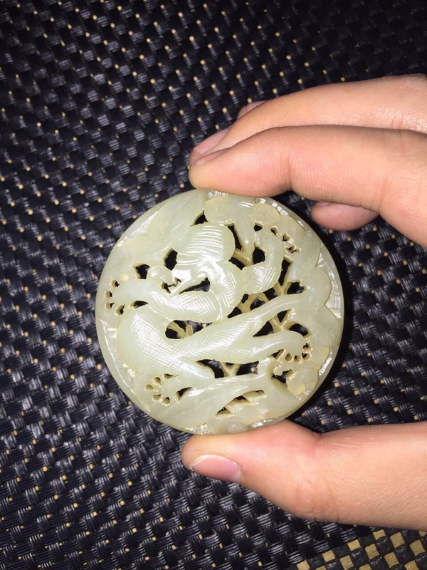 老玉辽金老和田玉拉丝镂空浮雕玉龙直径56厚