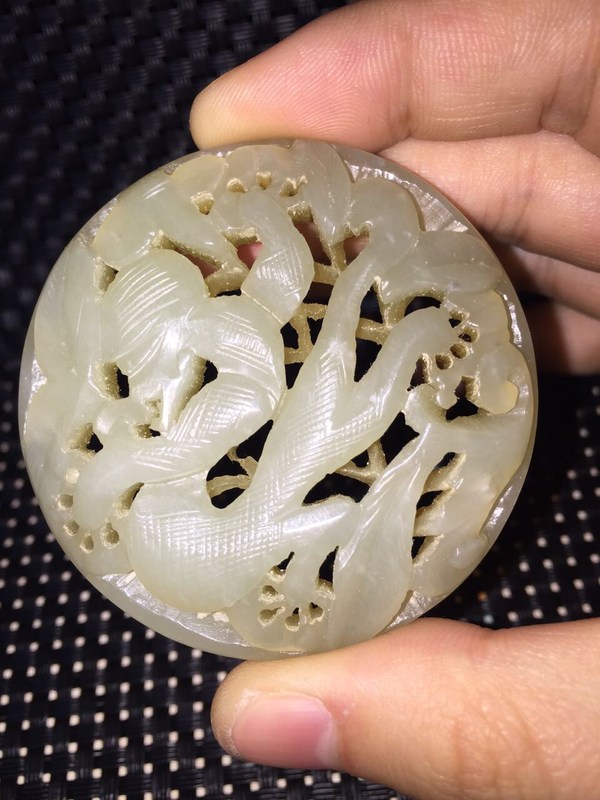 老和田玉辽金时期老和田团龙拉丝镂空工艺浮雕端