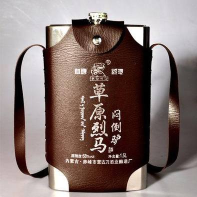 68度草原烈马清香型白酒1500便携