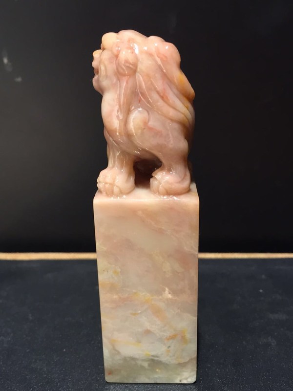 新品巴林粉冻正方印章开拍石种巴林冻石题材瑞兽