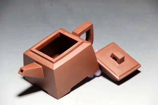 新出窑的宜兴紫砂壶升方壶紫泥180cc造型优美