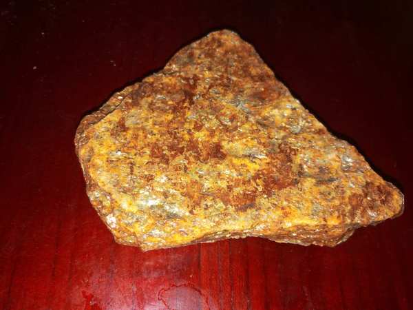 天然采集银矿石呈三角形一块版可平放保天