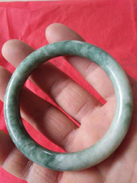 南阳独玉手镯品相如图器形秀丽玉质细腻手感舒适