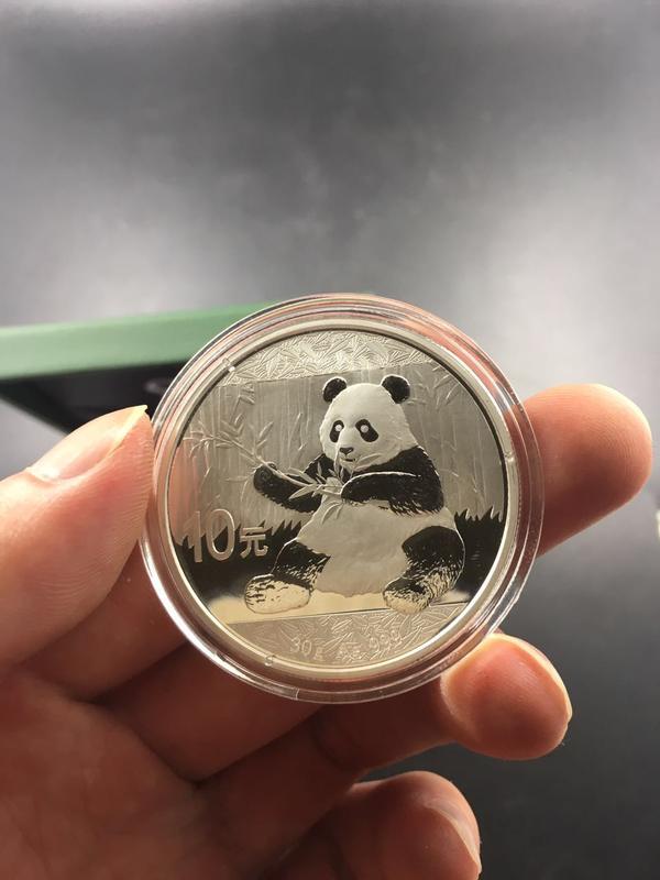 精品拍卖店内藏品多多2017年熊猫银币一枚