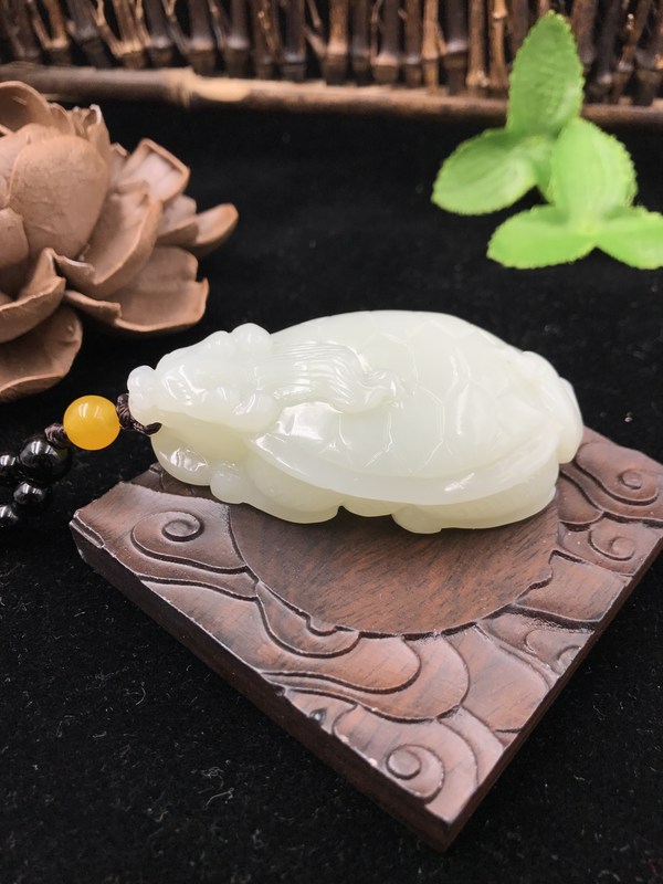精品推荐新疆和田玉龙龟手把件玉脂细腻光滑白度一