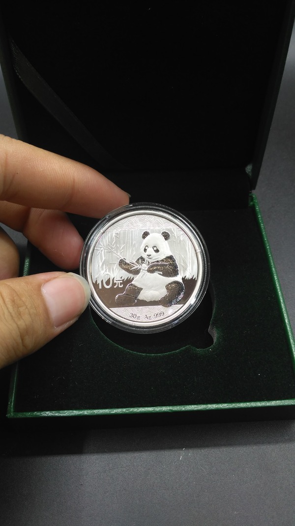 2017中国国宝熊猫纪念银币一枚30g999纯