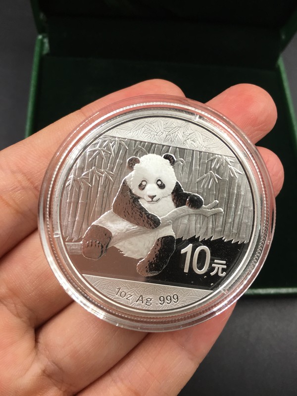 2014年熊猫银币一枚原光品相面值10元重3