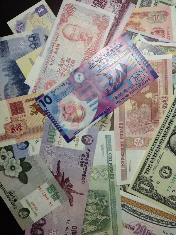 25个国家52张外币包括美元港币越南盾缅甸