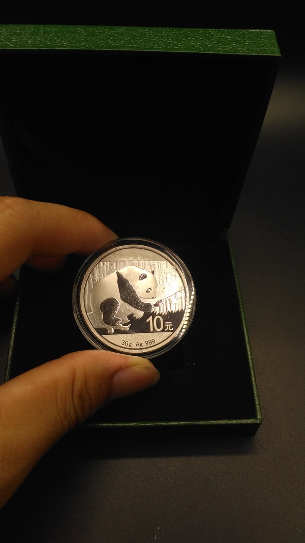 2016年熊猫银币一枚,重30g999纯银,收藏送