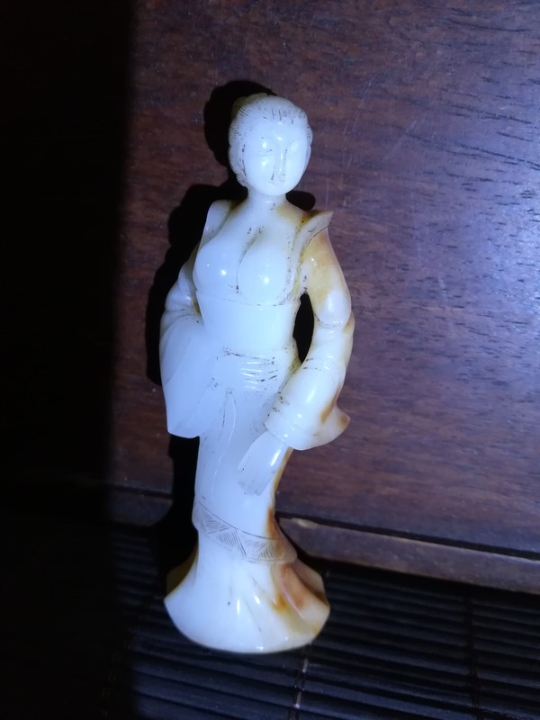 汉代小玉人仕女雕工优美玉质光滑正宗和田玉