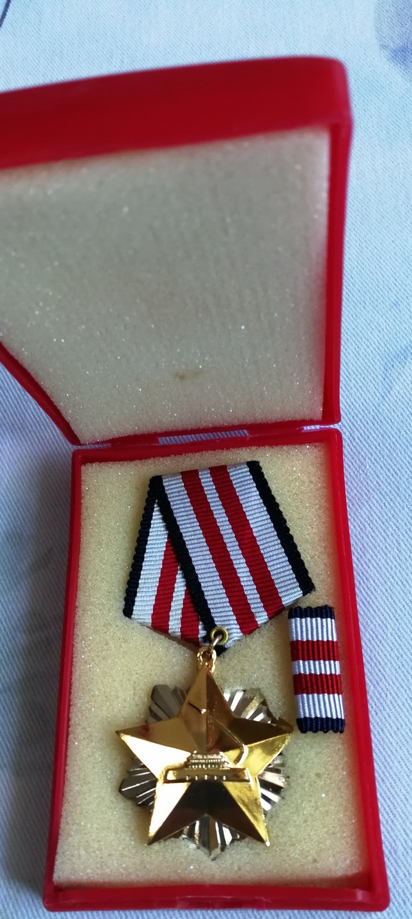 解放军老式二等功奖章一枚,赚信誉赢人气0元起拍.二