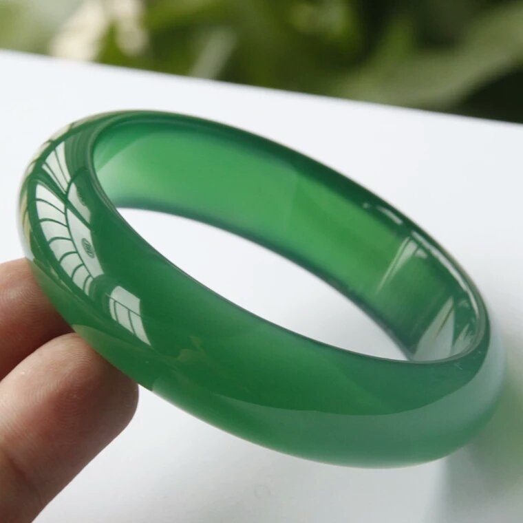 天然a货满绿玉石手镯 碧绿色玉