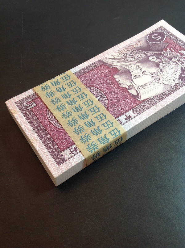 荧光币80年5角中国红百张连号第一张有微黄