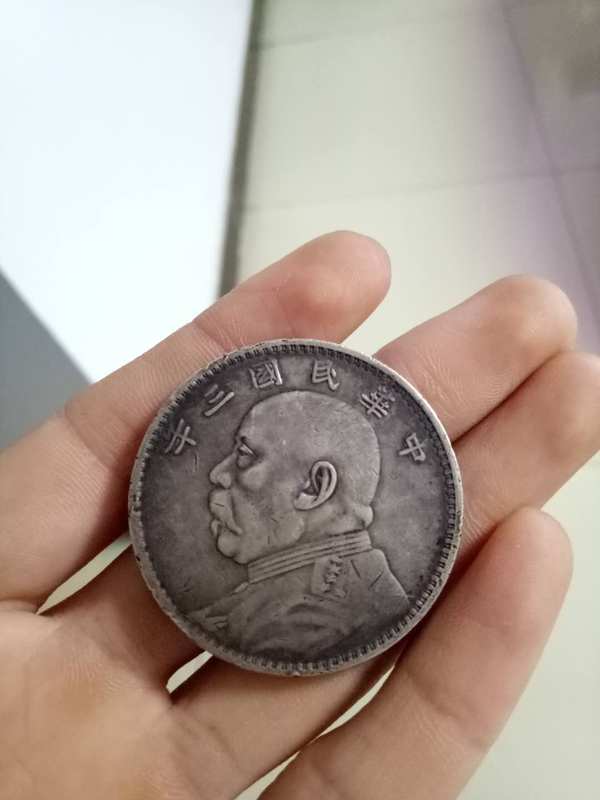 甘肃民国三年袁大头,包浆很纯厚.多的话就不说了,自