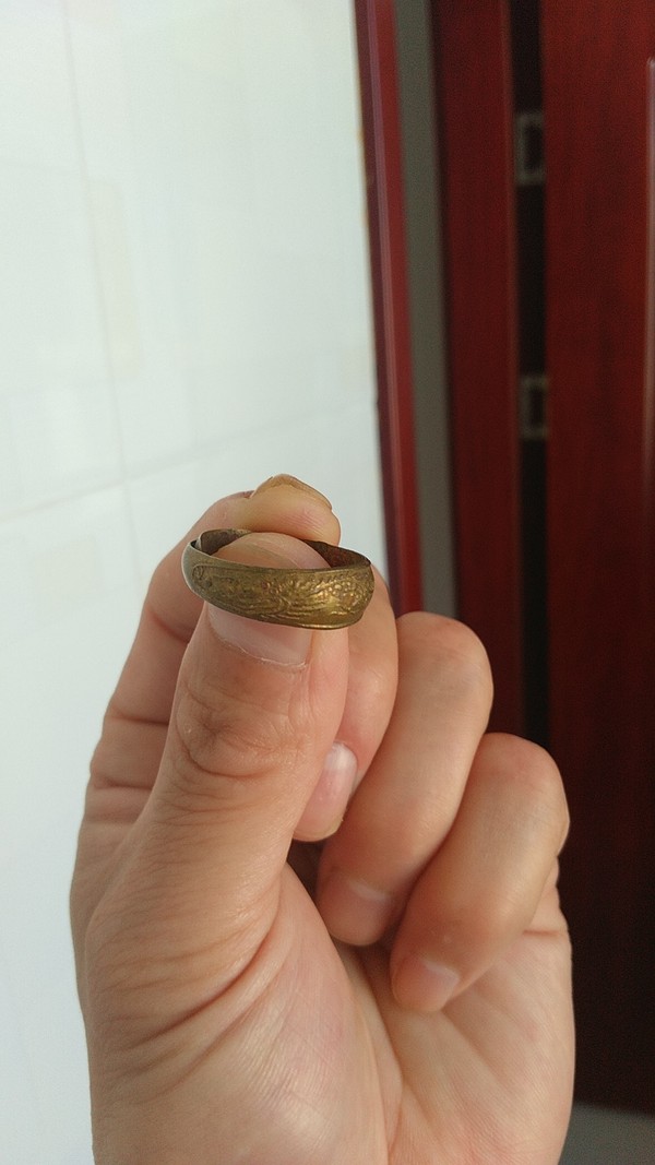 祖传"辽金时期皇后或皇妃用龙纹金戒指",包浆老,品