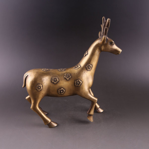 品名黄铜鹿摆件产品规格22x19cm重量