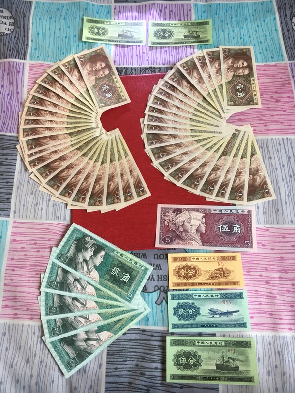 便宜出了,8001万紫千红标20连号(正常捆印)