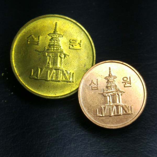 韩国新旧版10元硬币一组两枚.保真,假一赔十.多拍
