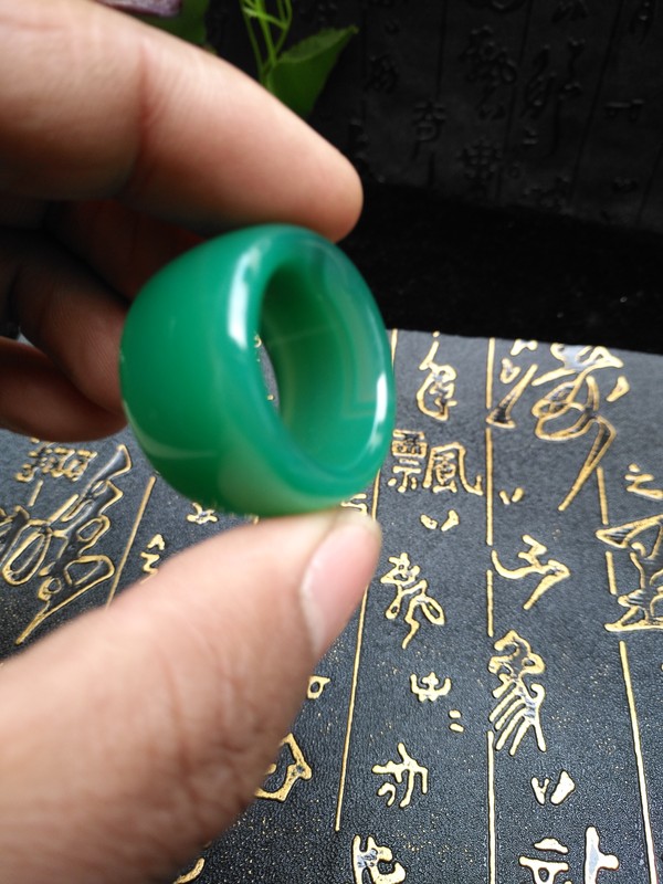 绿玛瑙扳指喜欢快来