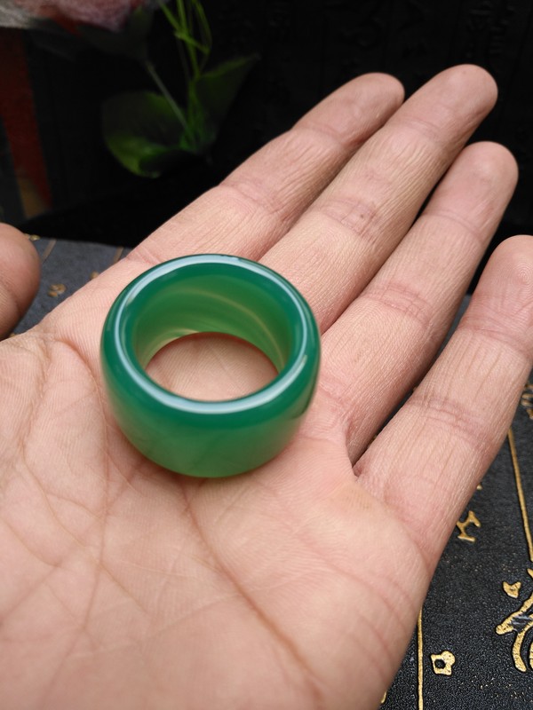 绿玛瑙扳指喜欢快来