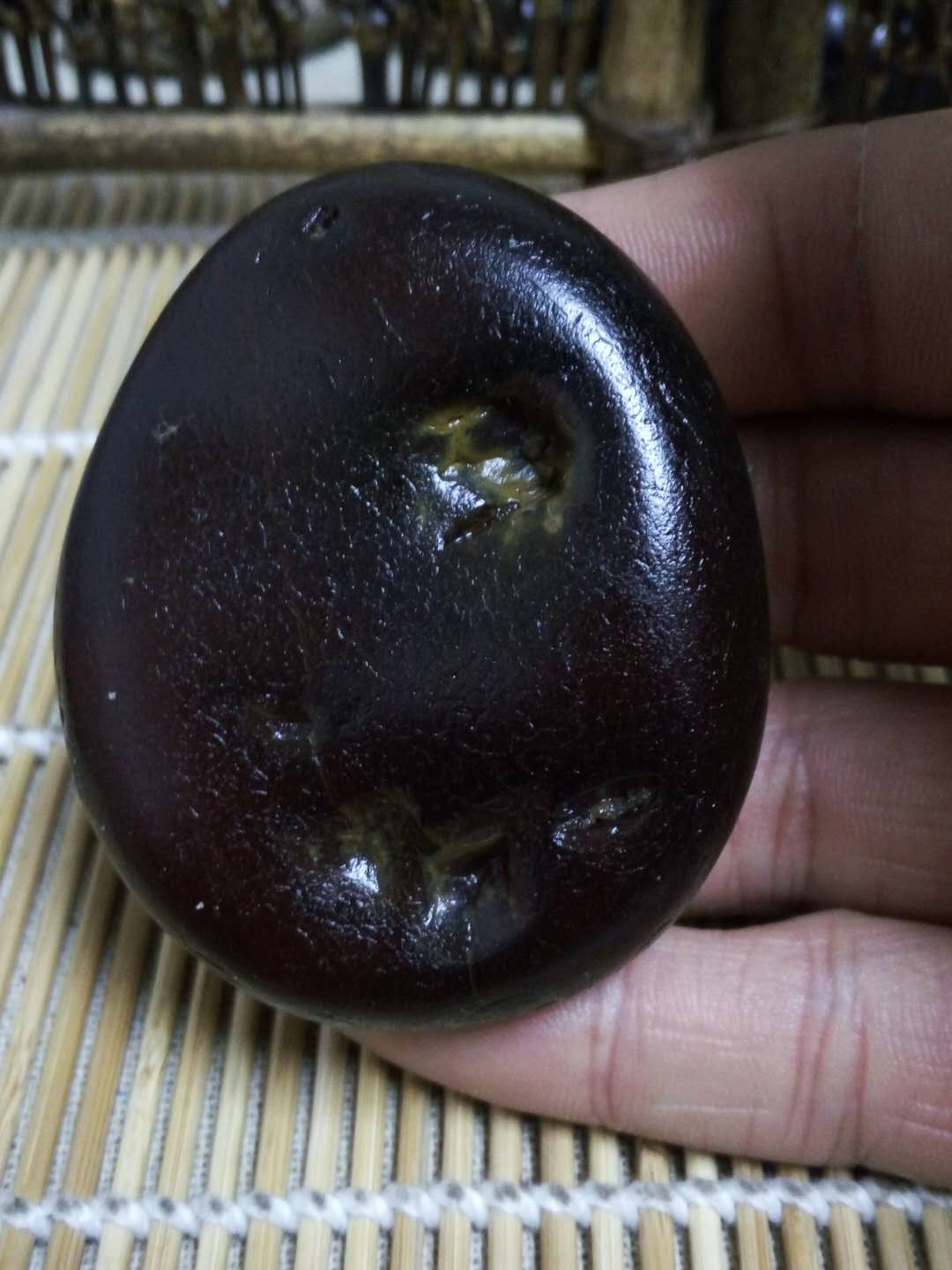 乌鸦皮玛瑙籽料,玻璃皮,皮薄