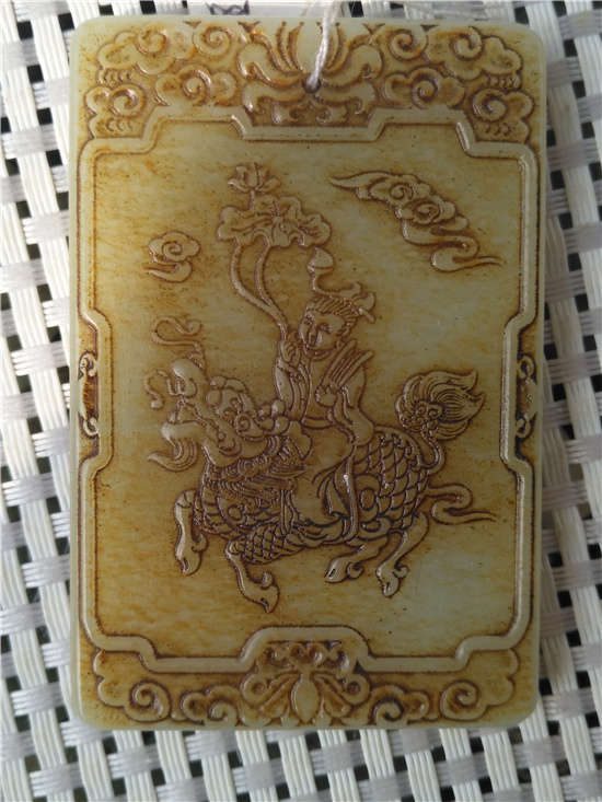 朋友早年淘的和田玉麒麟送子牌品相尺寸如图造型古朴