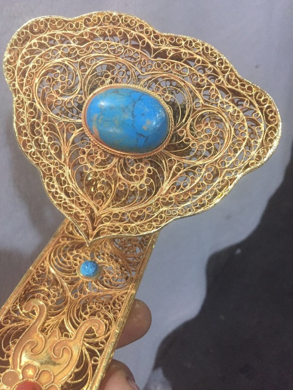 掐丝金镂空如意摆件