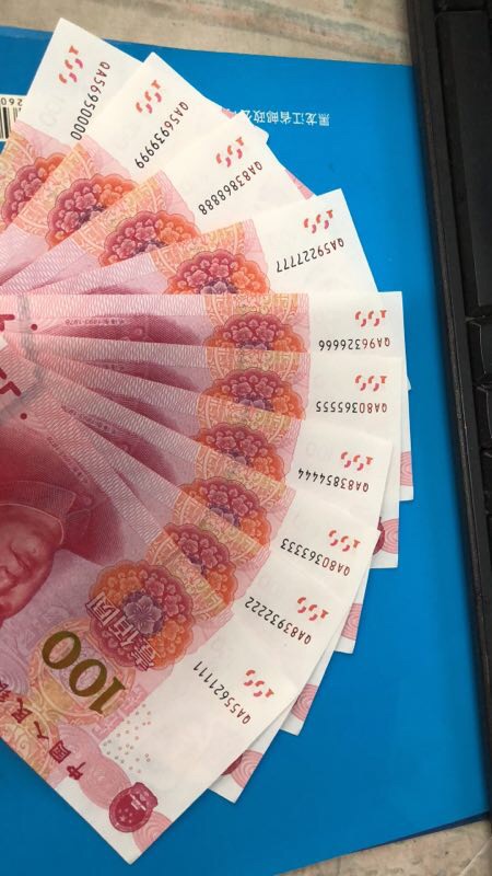 2015年100元土豪金狮子号