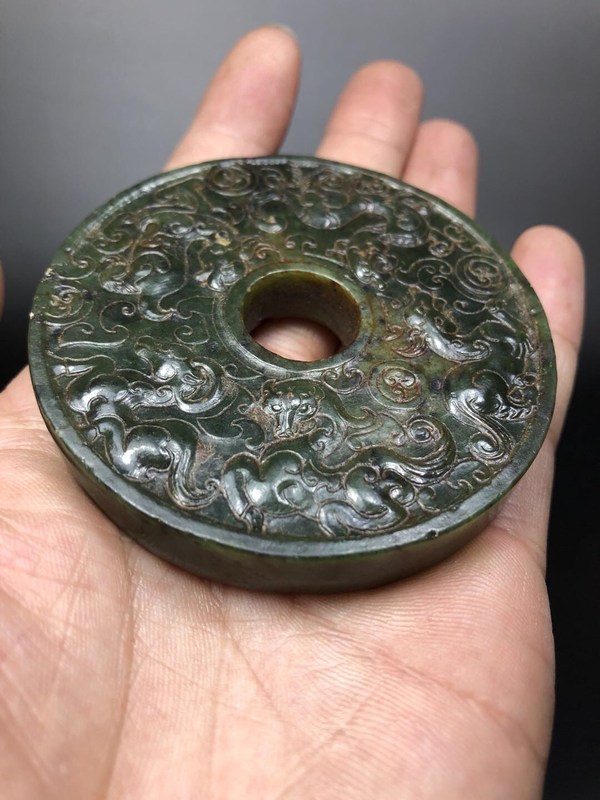 农村收到的老和田玉碧玉螭龙玉壁玉润工艺古朴造