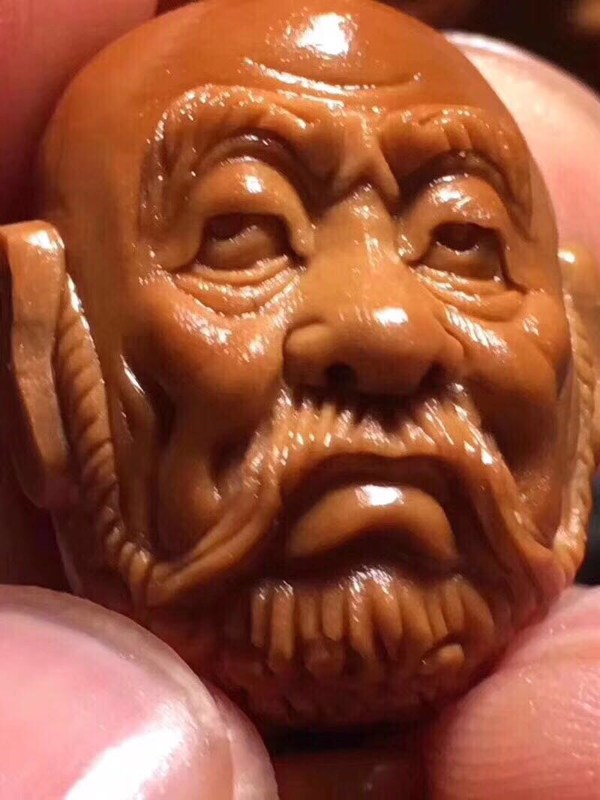 苏工精品橄榄核纯手工雕刻名家落款齐飞带收藏证