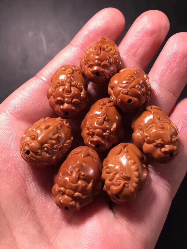 苏工精品 橄榄核纯手工雕刻 名家落款海华,带收藏证