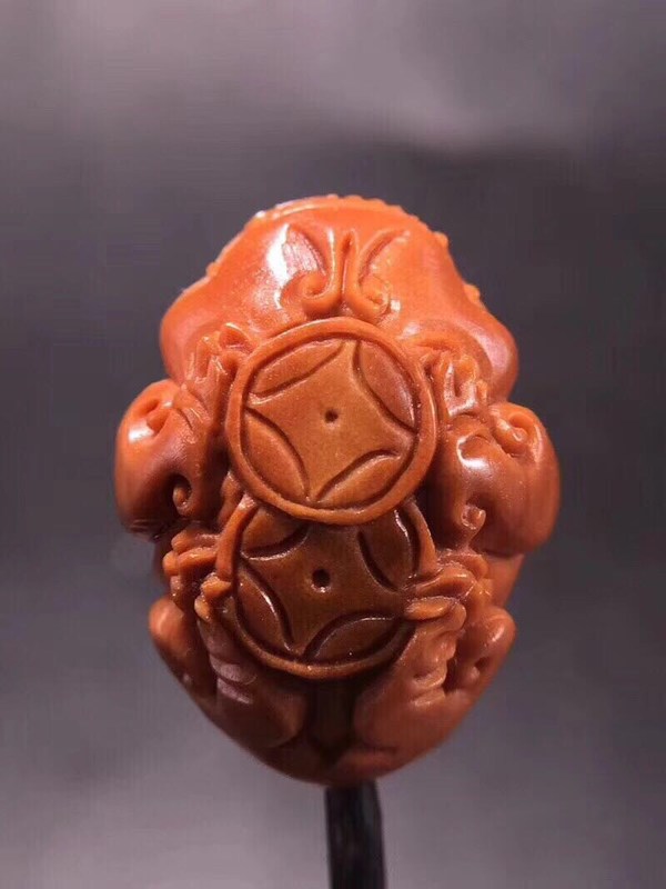 苏工精品 橄榄核纯手工雕刻 名家落款海华,带收藏证