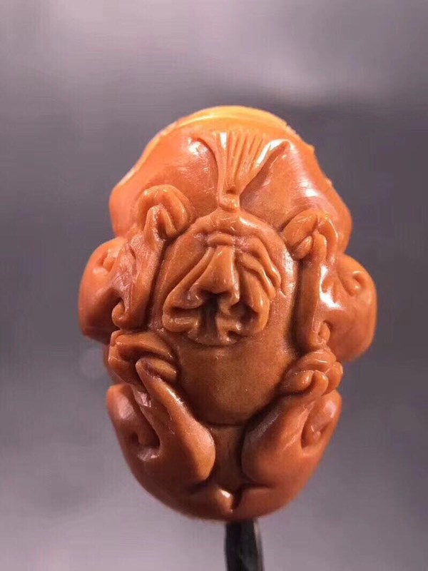 苏工精品橄榄核纯手工雕刻名家落款海华带收藏证