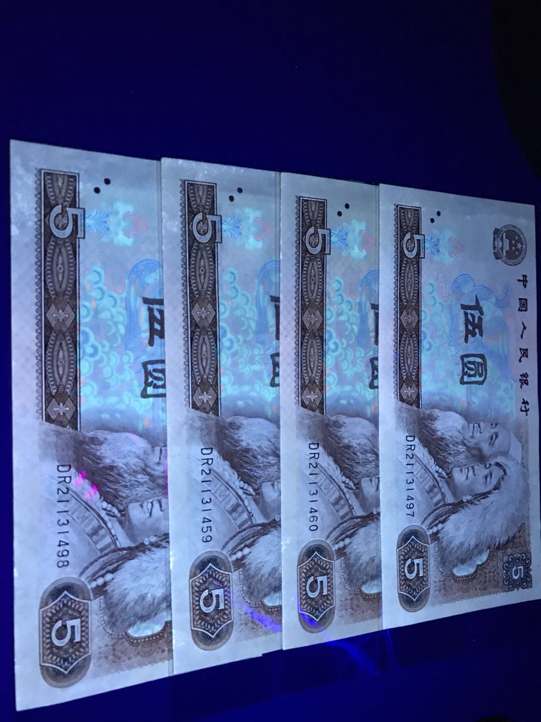 爱藏网 爱藏拍卖 4版币 0 分享到: 805稀缺荧光dr冠苍松翠鹤小连号4张