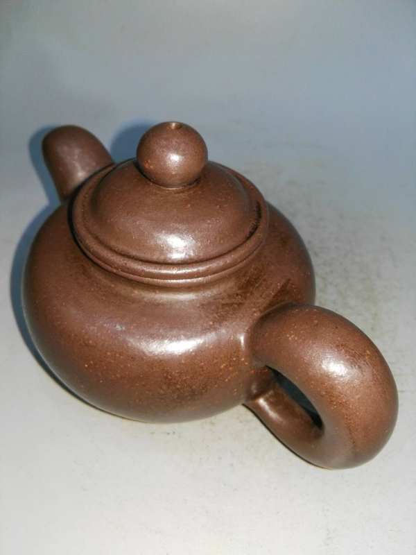 早年旧藏何道洪紫砂壶一把底款中国宜兴此壶采用宜