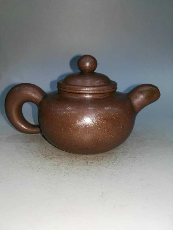 早年旧藏何道洪紫砂壶一把底款中国宜兴此壶采用宜